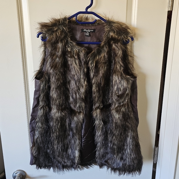 Streetwear Society Faux Fur Vest - Picture 2 of 9